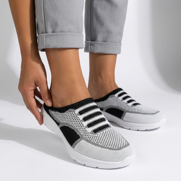 נעלי סליפ-און רשת נושמות בשחור ולבן
